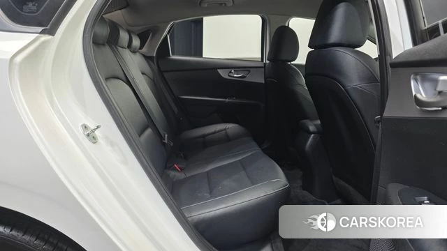 Kia The New K3 2nd generation 2021 Белый из Кореи, фото 2