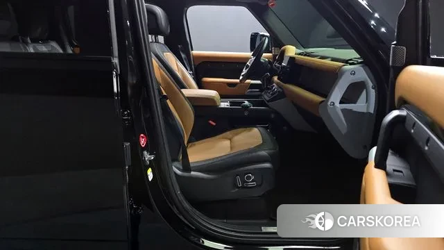 Land Rover Defender (L663) 2023 Черный из Кореи, фото 2