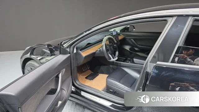 Tesla Model 3 2020 Черный из Кореи, фото 2