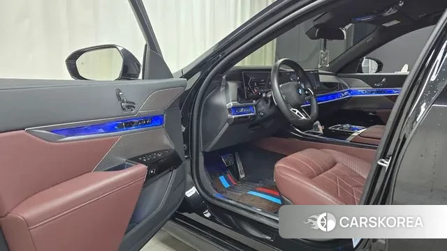 BMW 7 Series (G70) 2025 Черный из Кореи, фото 2