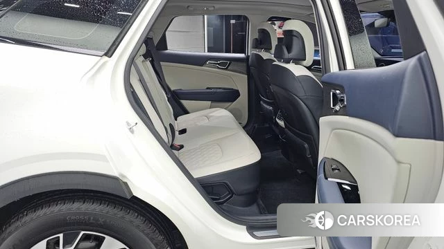 Kia Sportage 5th Generation Hybrid 2023 Белый из Кореи, фото 2