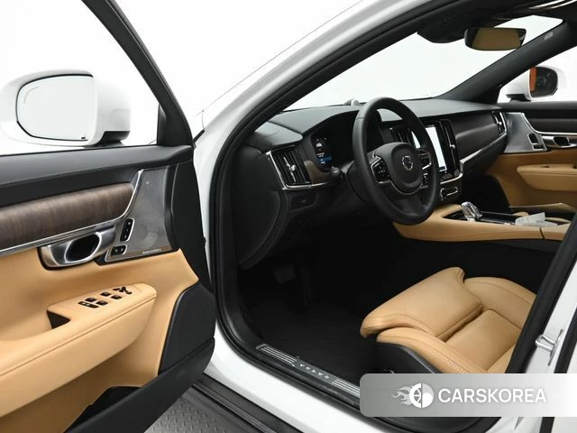 Volvo V90 Cross-Country 2023 Белый из Кореи, фото 2