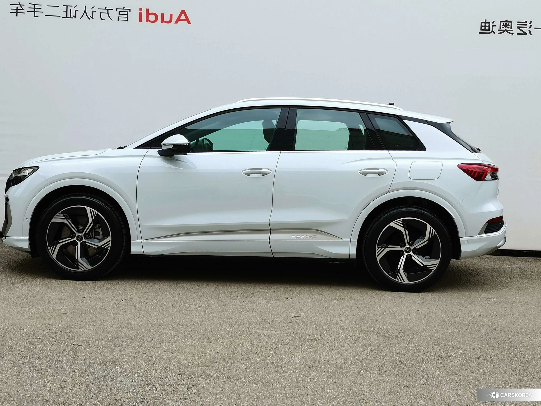 Audi Q4 2023 Белый из Китая, фото 2