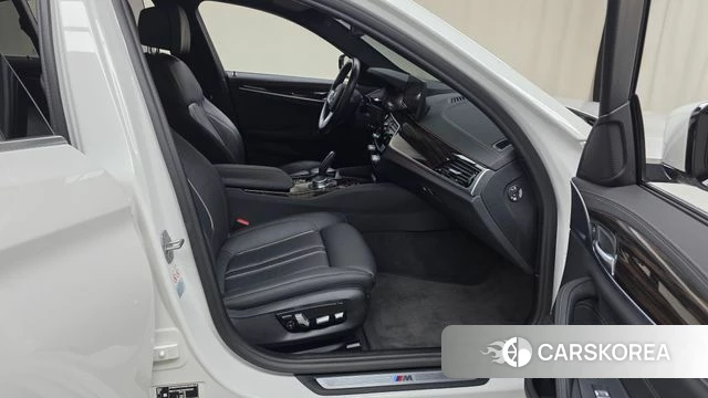 BMW 5 Series (G30) 2022 Белый из Кореи, фото 2