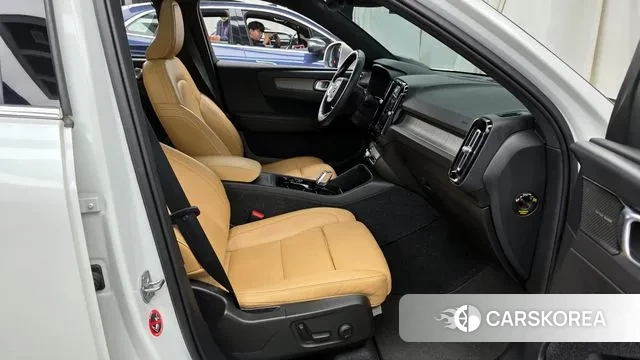 Volvo XC40 2021 Белый из Кореи, фото 2