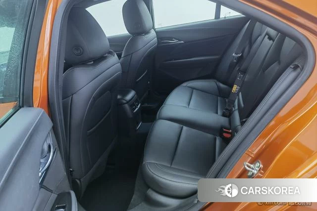 Cadillac CT4 2024 Оранжевый из Китая, фото 2
