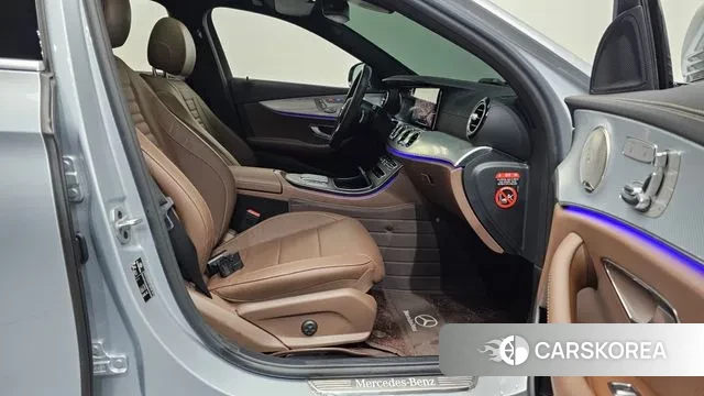 Mercedes-Benz E-Class W213 2021 Серебряный из Кореи, фото 2