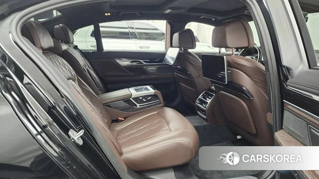 BMW 7 Series (G11) 2020 Черный из Кореи, фото 2