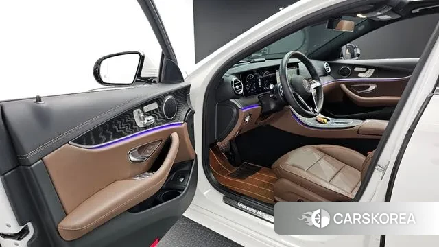 Mercedes-Benz E-Class W213 2023 Белый из Кореи, фото 2