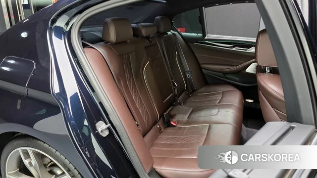 BMW 5 Series (G30) 2023 Черный из Кореи, фото 2