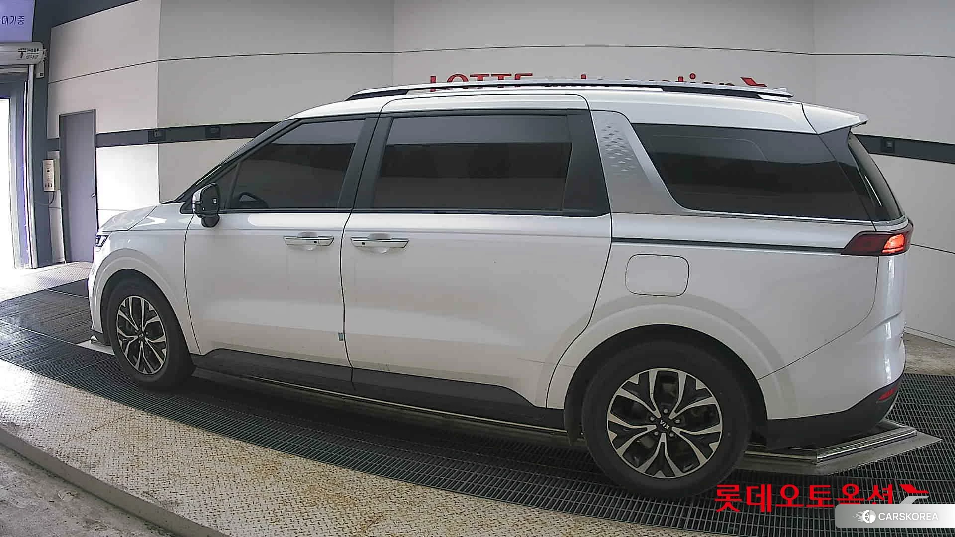 Kia Carnival 2021 Snow White Pearl (optional) из Кореи, фото 2
