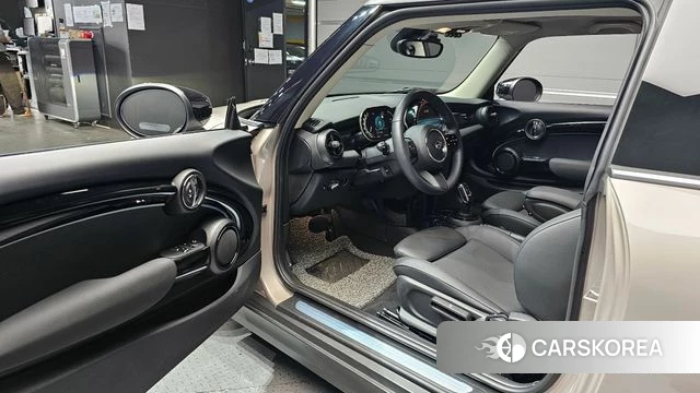 Mini Cooper 2023 Песочный из Кореи, фото 2