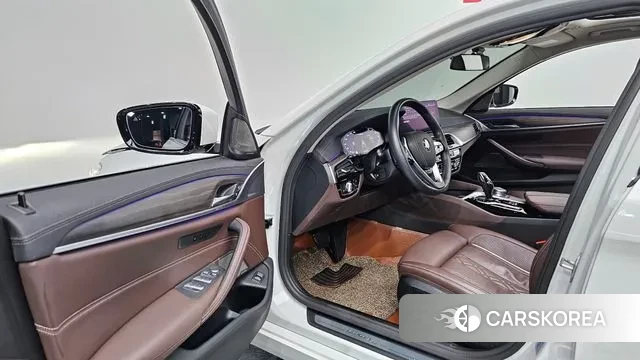 BMW 5 Series (G30) 2020 Белый из Кореи, фото 2