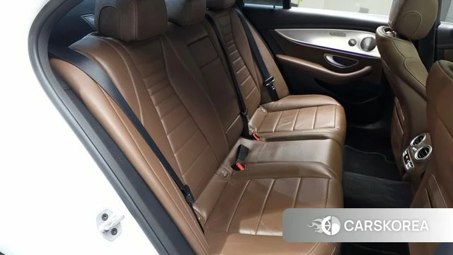 Mercedes-Benz E-Class W213 2021 Белый из Кореи, фото 2