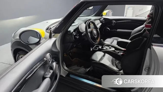 Mini Cooper Electric 2022 Белый из Кореи, фото 2