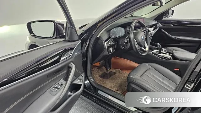 BMW 5 Series (G30) 2019 Черный из Кореи, фото 2