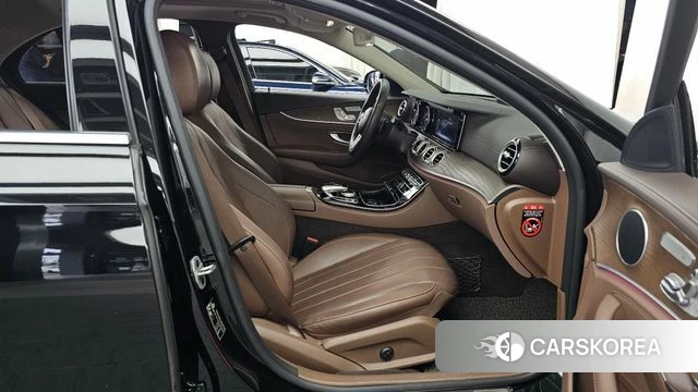 Mercedes-Benz E-Class W213 2020 Черный из Кореи, фото 2