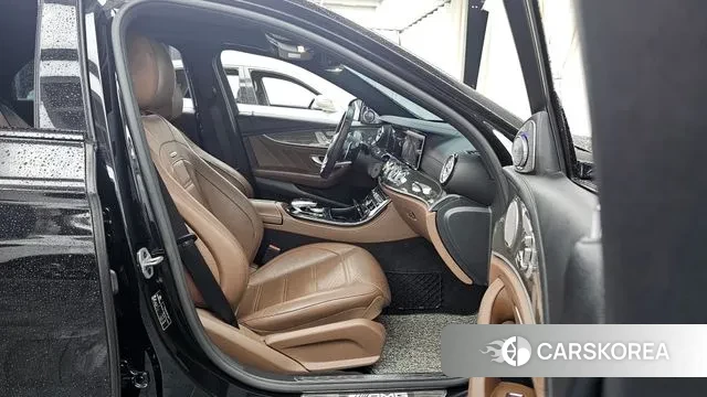 Mercedes-Benz E-Class W213 2019 Черный из Кореи, фото 2