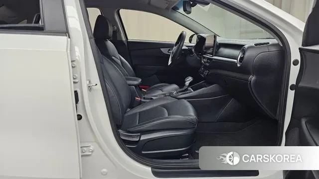 Kia The New K3 2nd generation 2021 Белый из Кореи, фото 2