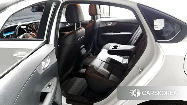 Kia The New K3 2nd generation 2022 Белый из Кореи, фото 2