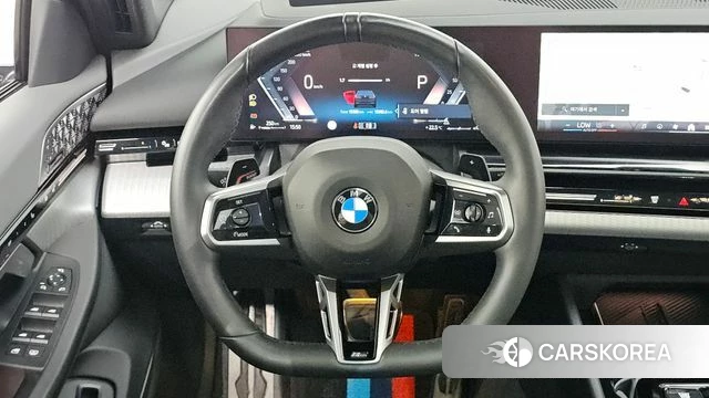 BMW 5 Series (G60) 2024 Черный из Кореи, фото 2