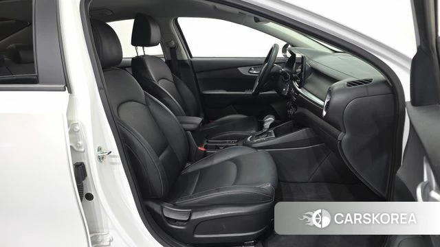 Kia The New K3 2nd generation 2022 Белый из Кореи, фото 2
