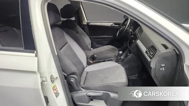 Volkswagen Tiguan second Generation 2018 Белый из Кореи, фото 2