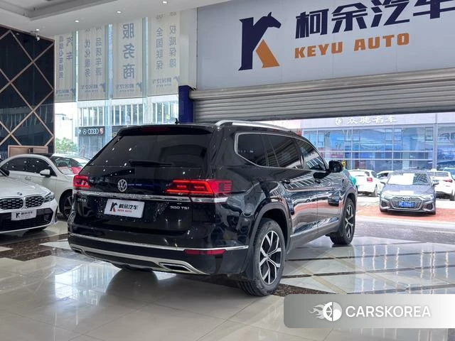 Volkswagen Tourang 2021 Черный из Китая, фото 2