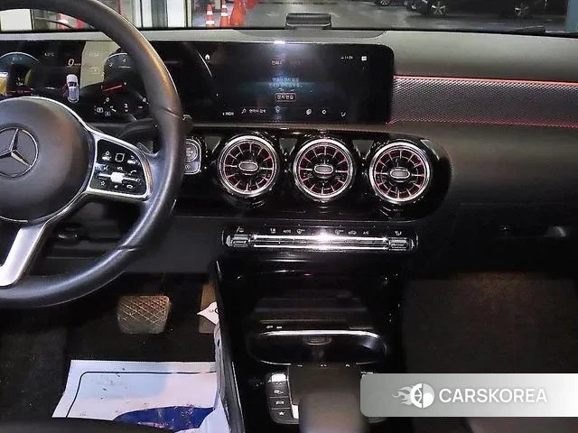 Mercedes-Benz A-Class W177 2021 Желтый из Кореи, фото 2