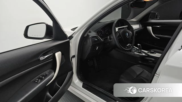 BMW 1 Series (F20) 2019 Белый из Кореи, фото 2