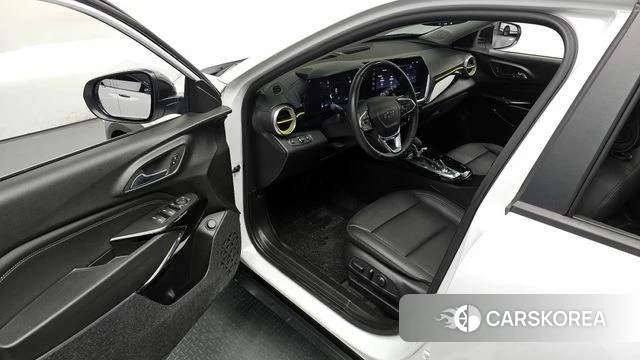 Chevrolet (GM Daewoo) Trax Crossover 2023 Белый из Кореи, фото 2
