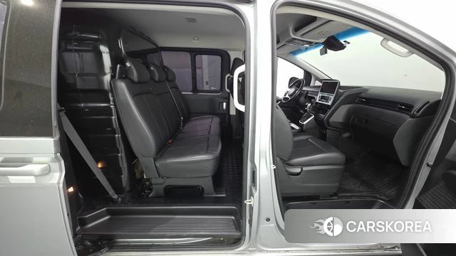 Hyundai Staria 2022 Серебряный из Кореи, фото 2