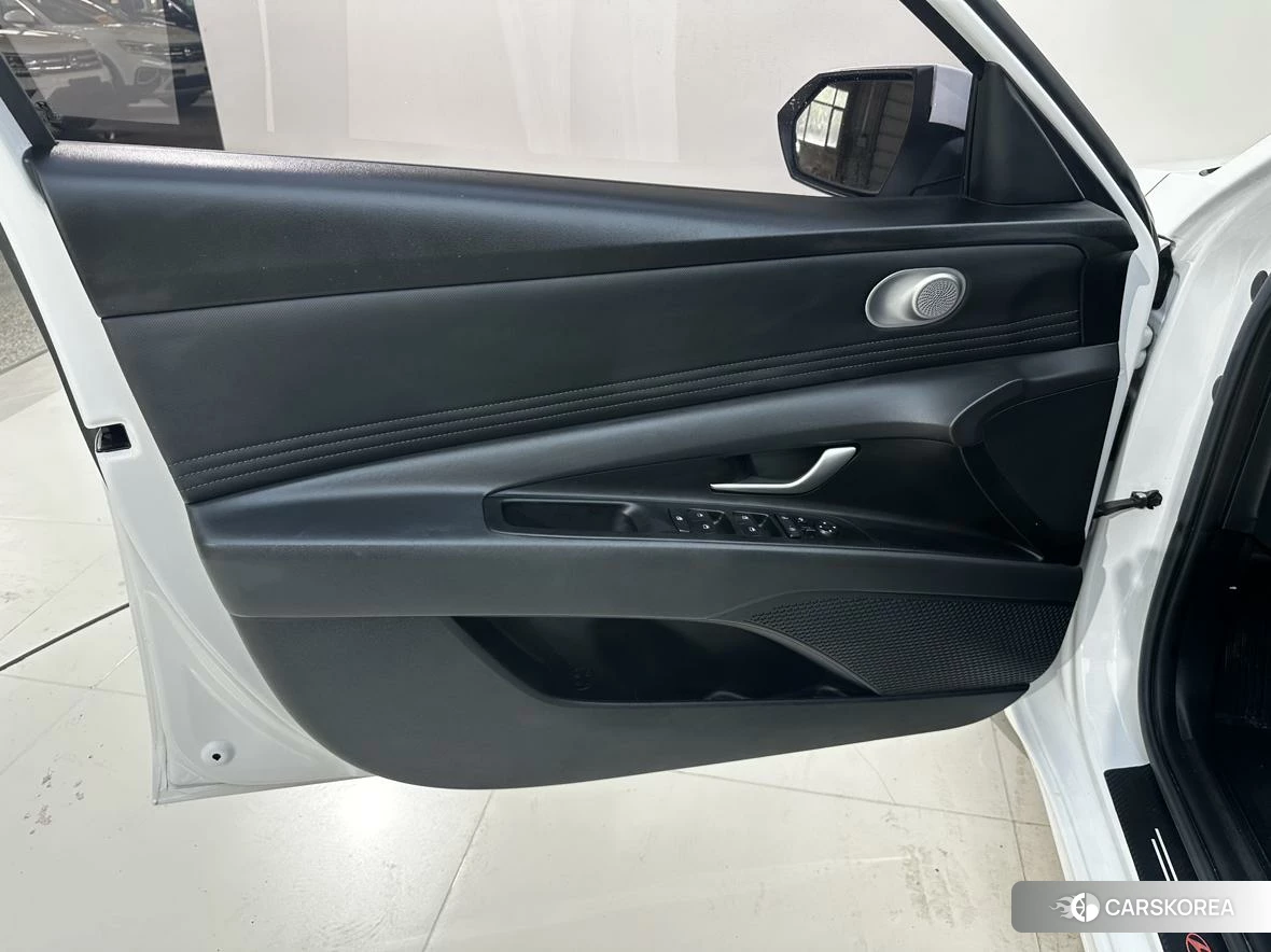 Hyundai Elantra 2022 Белый из Китая, фото 2