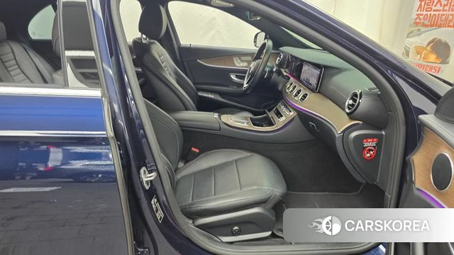 Mercedes-Benz E-Class W213 2021 Синий из Кореи, фото 2