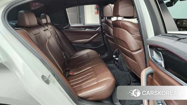 BMW 5 Series (G30) 2019 Белый из Кореи, фото 2