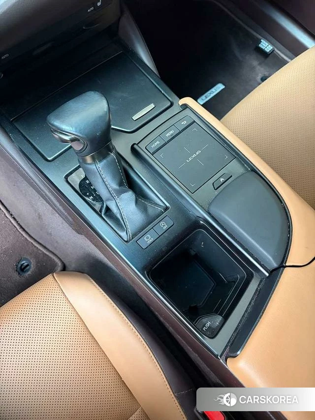 Lexus ES 2021 Серебристо-серый из Китая, фото 2