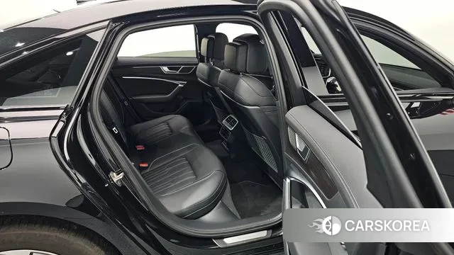 Audi A6 (C8) 2025 Черный из Кореи, фото 2