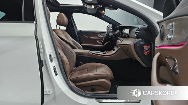 Mercedes-Benz E-Class W213 2022 Белый из Кореи, фото 2