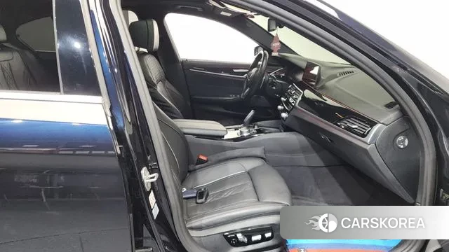 BMW 5 Series (G30) 2020 Черный из Кореи, фото 2