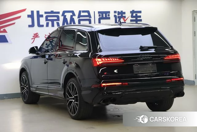 Audi Q7 2025 Черный из Китая, фото 2