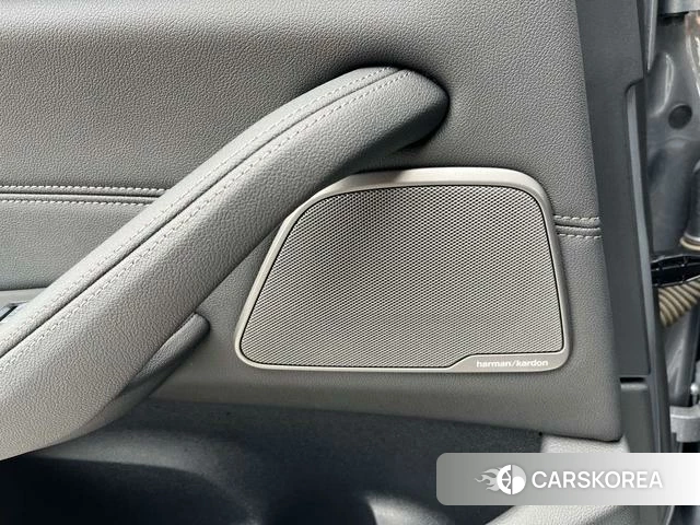 BMW 5 series (imported) 2023 Темно-серый из Китая, фото 2