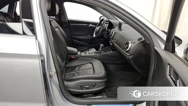 Audi New A3 2018 Серебристо-серый из Кореи, фото 2