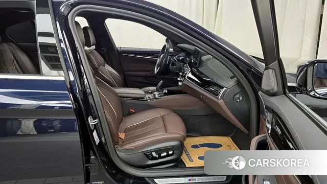 BMW 5 Series (G30) 2021 Черный из Кореи, фото 2