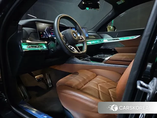 BMW 7 Series (G70) 2024 Черный из Кореи, фото 2