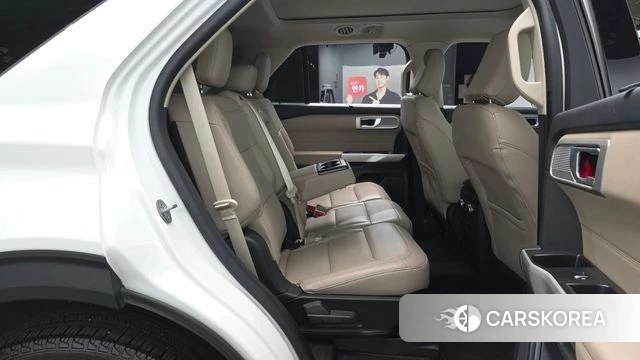 Ford Explorer 6th Generation 2023 Белый из Кореи, фото 2