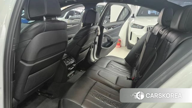 BMW 5 Series (G30) 2020 Белый из Кореи, фото 2