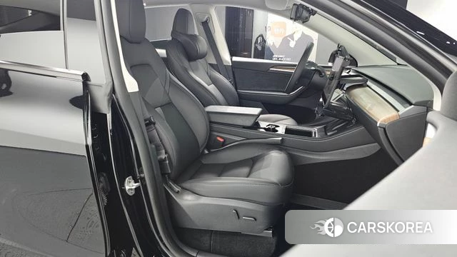 Tesla Model Y 2024 Черный из Кореи, фото 2