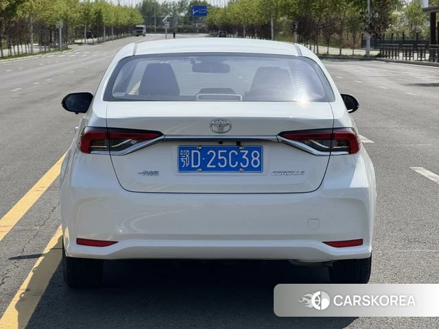Toyota Corolla 2023 Белый из Китая, фото 2