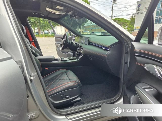 Genesis GV70 2024 Серебристо-серый из Кореи, фото 2