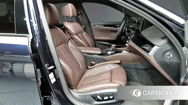 BMW 5 Series (G30) 2022 Черный из Кореи, фото 2